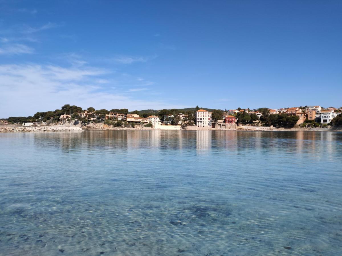 Joli Studio Les Pieds Dans L Eau Avec Place De Parking Gratuite Bandol Exterior photo